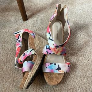 Adrienne Vittadini Floral Wedges size 7.5